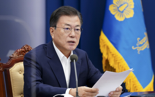 문재인 대통령이 3일 오후 청와대에서 열린 2차 특별 방역 점검회의에서 발언하고 있다.  연합뉴스